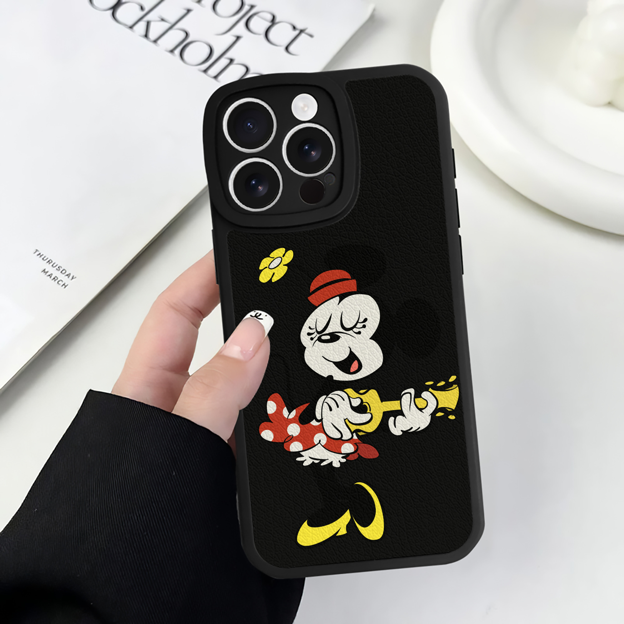 （画像用） ミッキーマウス Mickey Mouse 【iPhone 16シリーズ対応】シリコンスマホケース（レザー調） 材質：シリコン
